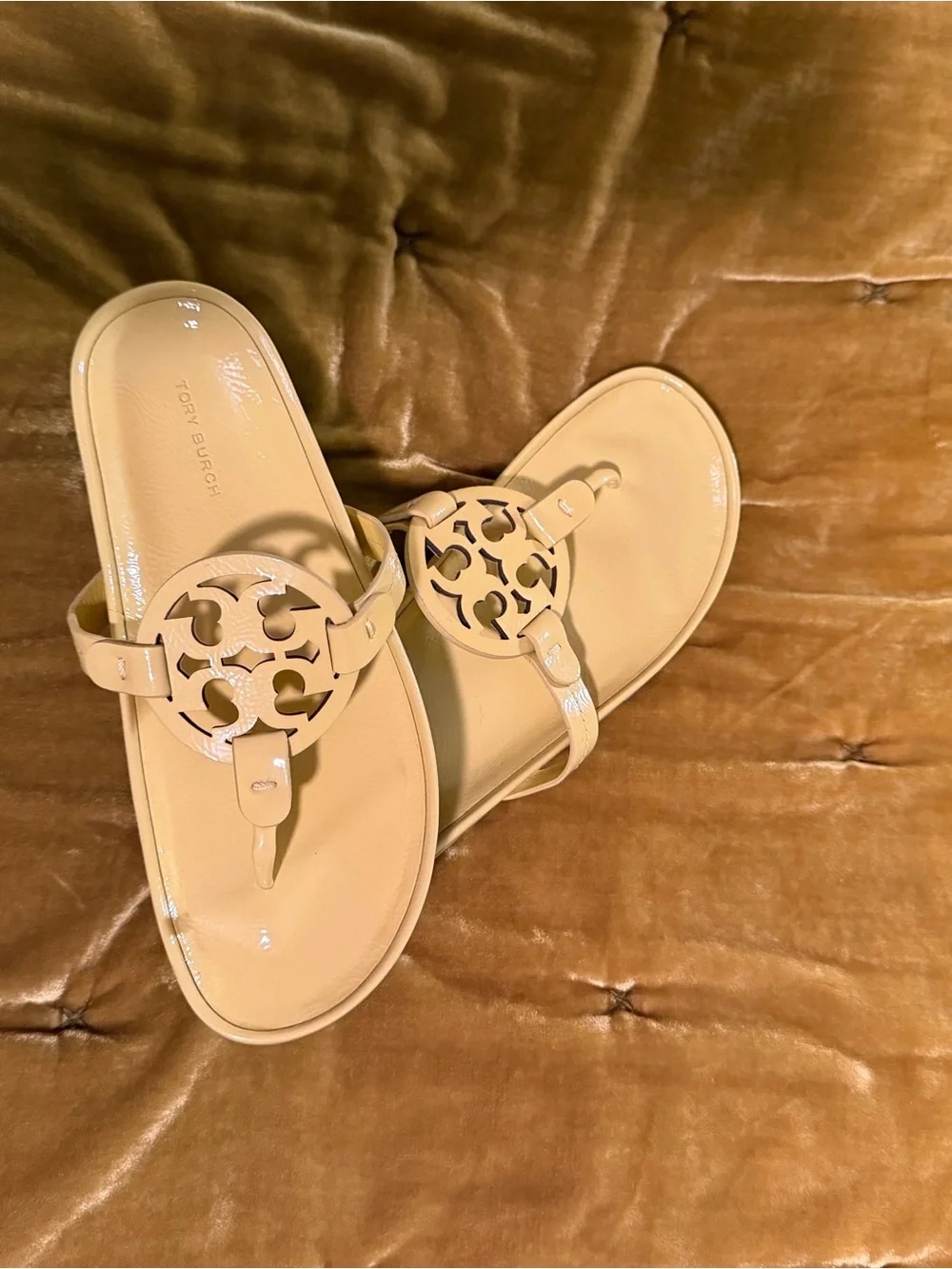 Tory Burch Logo cloud lug  Sandals in yellow with blue sole